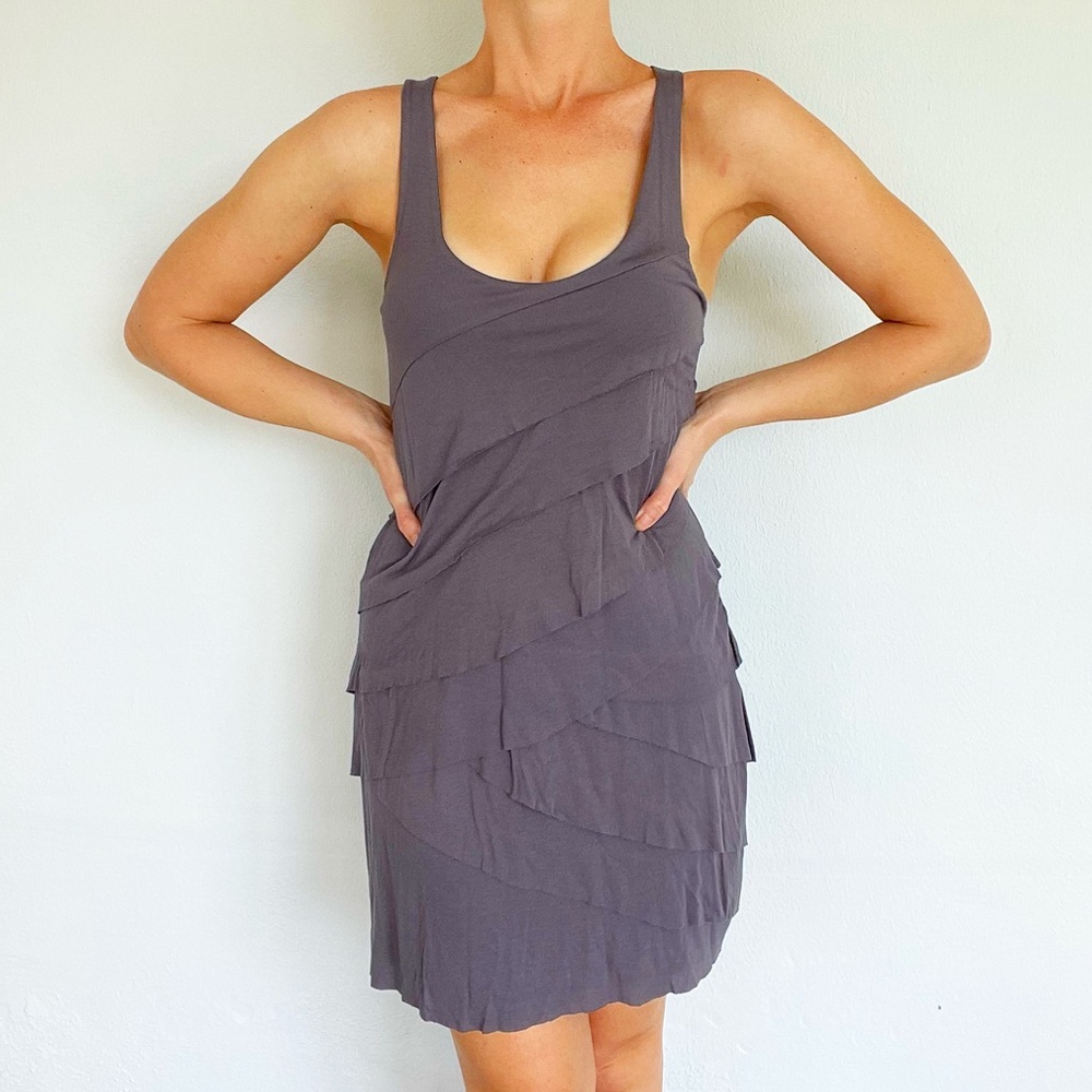 Vintage Y2K NY&Co gray tiered ruffle sleeveless scoop neck dress size small